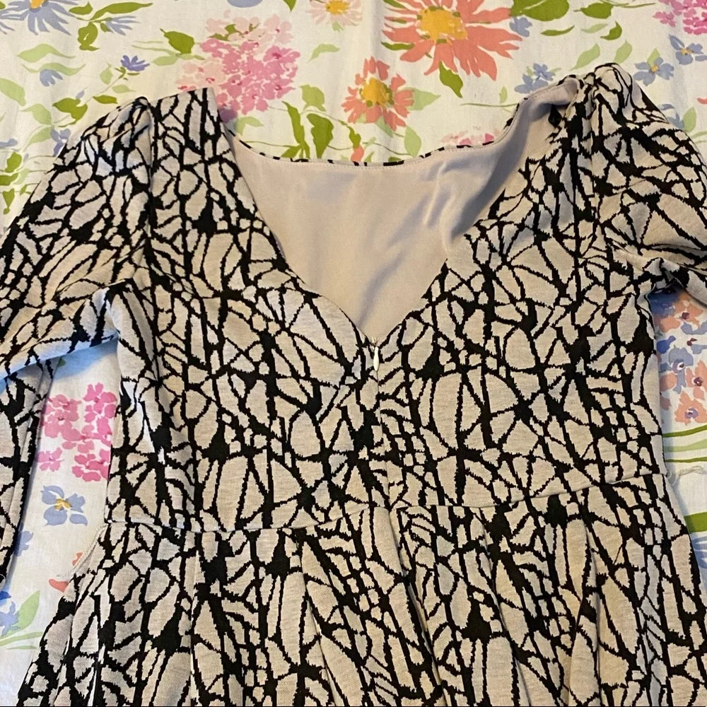 V-neck back mini dress - Picture 2 of 2